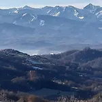 Cascina Binello A & B Tatil Evi