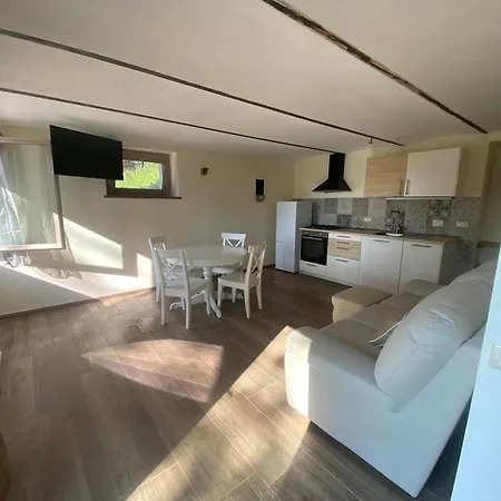 Cascina Binello A & B 펜션 *